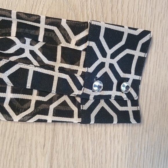 Inc international concepts blouse with cold shoulders button down - Picture 6 of 7